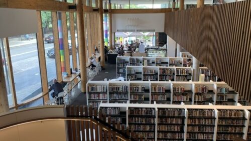 図書館の中